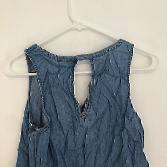 OLD NAVY Chambray V-Neck Tank Top Light Wash Denim Cutout Cotton Blouse Medium M - Picture 10 of 11